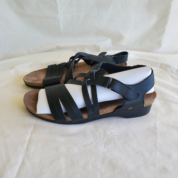 walking wedge sandals